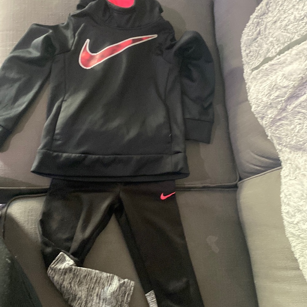 Girls Nike sweat suit size